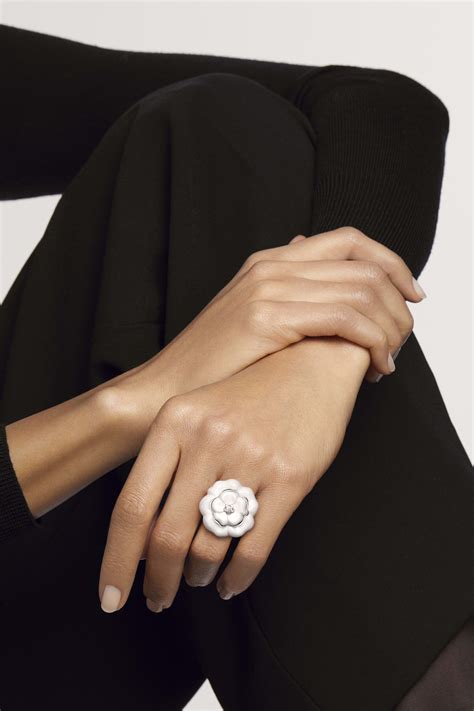 bague chanel camelia blanc|Chanel camelia high jewelry.